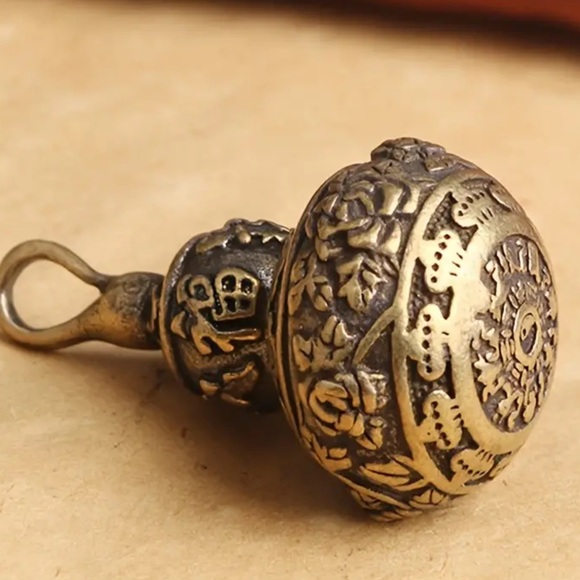 Solid brass vintage pendant - Picture 4 of 6